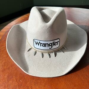 Shyanne felt cowboy hat, wrangler patch, crown necklace, one size, used